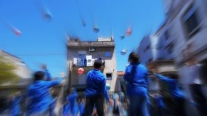 Un momento del videoclip Viaggiatore della Pace presso il cortile della Scuola Paolo Vetri di Ragusa