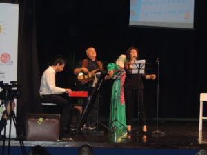 Momento musicale alla prima Conference@Show con il Centro Educativo Alzheimer