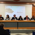 Un momento della Tavola Rotonda con interventi preordinati, da sx a dx il Dott. Sapienza, la Dott.ssa Mariagrazia Brugaletta del C.E. A., il sottoscritto nella qualità di moderatore, la Psicologa Teresa Ferraro di Scicli, il Dott. Billone, igienista e nutrizionista, la Psicologa Antonietta Zocco di Ragusa